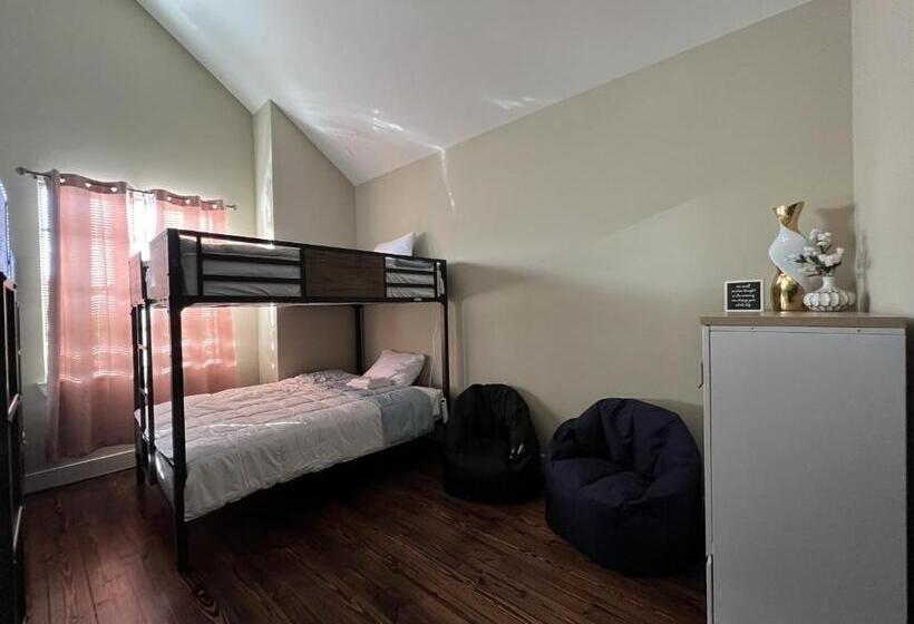 デラックスの4人部屋, Mycrib Houston Hostel