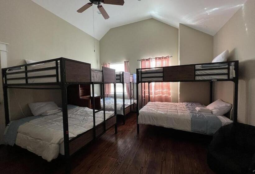 デラックスの4人部屋, Mycrib Houston Hostel