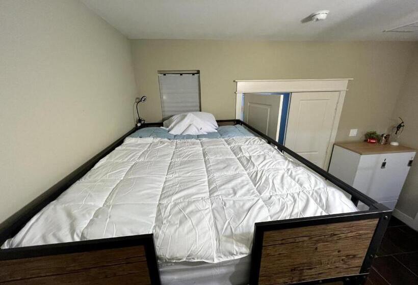 デラックスの4人部屋, Mycrib Houston Hostel