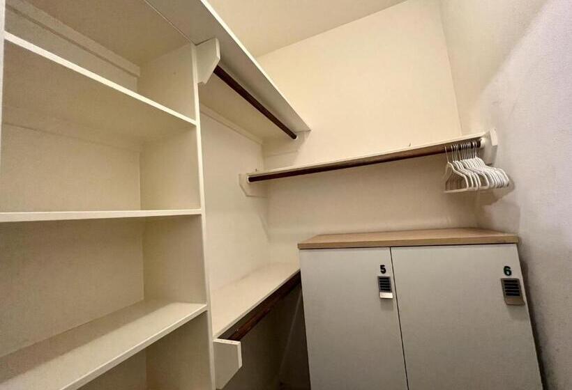 デラックスの4人部屋, Mycrib Houston Hostel