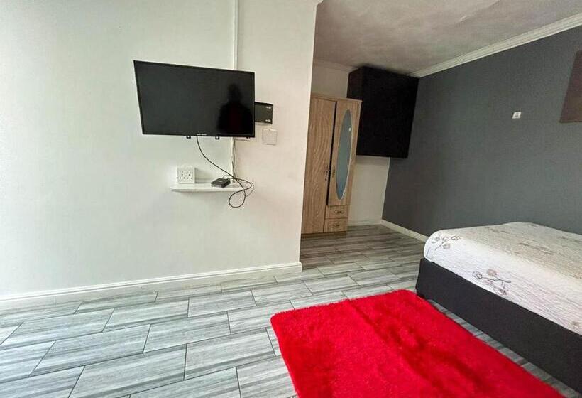 غرفة عائلية, 57onwynne