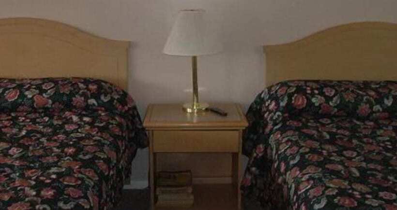 Номер Стандарт 2 Двуспальные Кровати, Fels Three Crown Motel