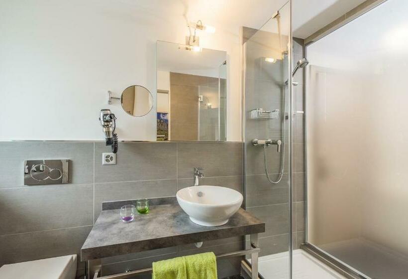 Номер Стандарт Индивидуальный, Adhhoc