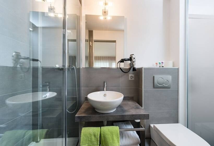 Номер Стандарт, Adhhoc