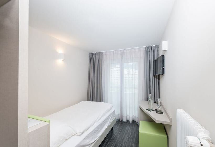 Номер Стандарт Индивидуальный, Adhhoc