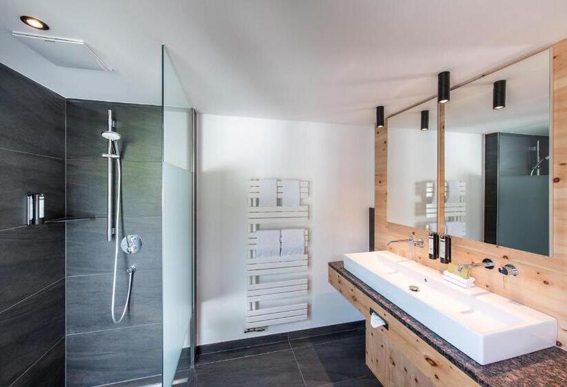 小型套房带阳台, Almgut   Mountain Wellness