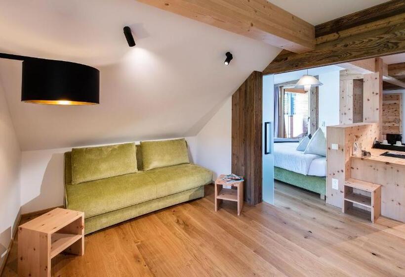 小型套房带阳台, Almgut   Mountain Wellness