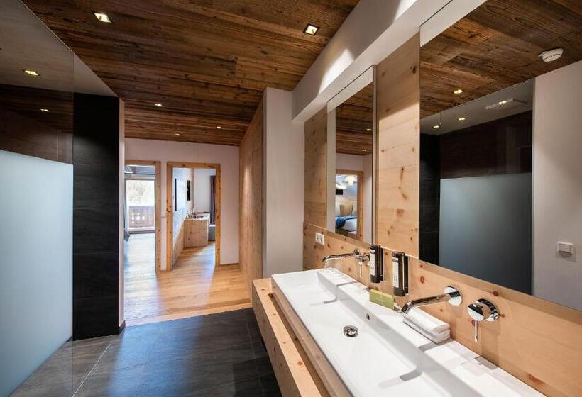 발코니가 있는 스위트, Almgut   Mountain Wellness