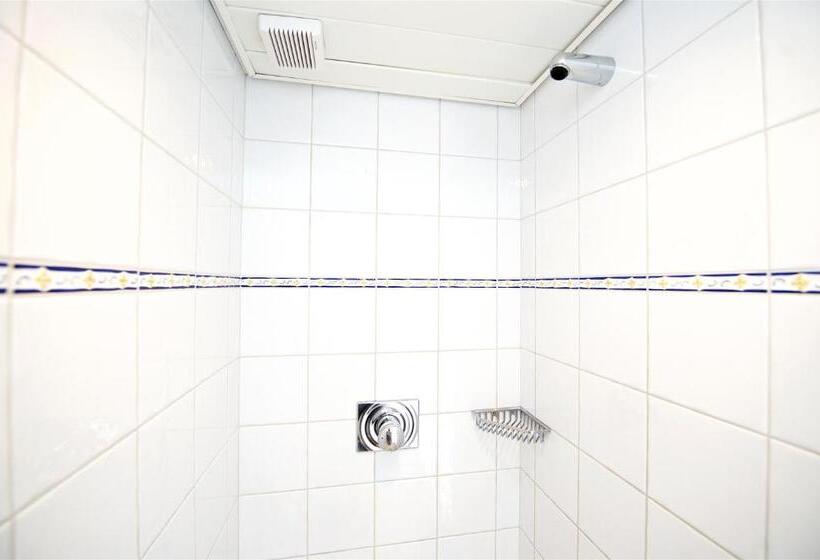 带共用浴室的标准房间, Bahnhof