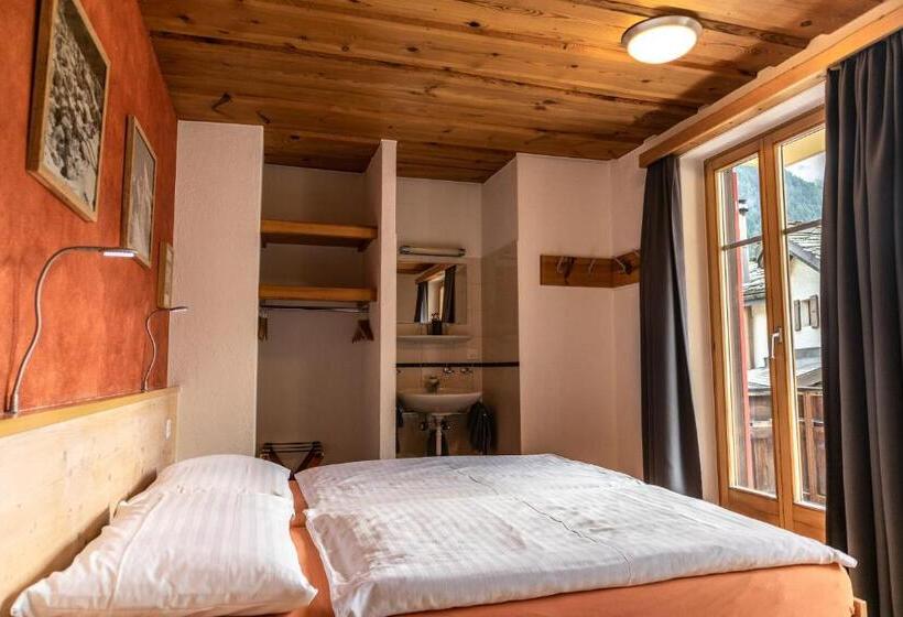 带共用浴室的标准房间, Bahnhof