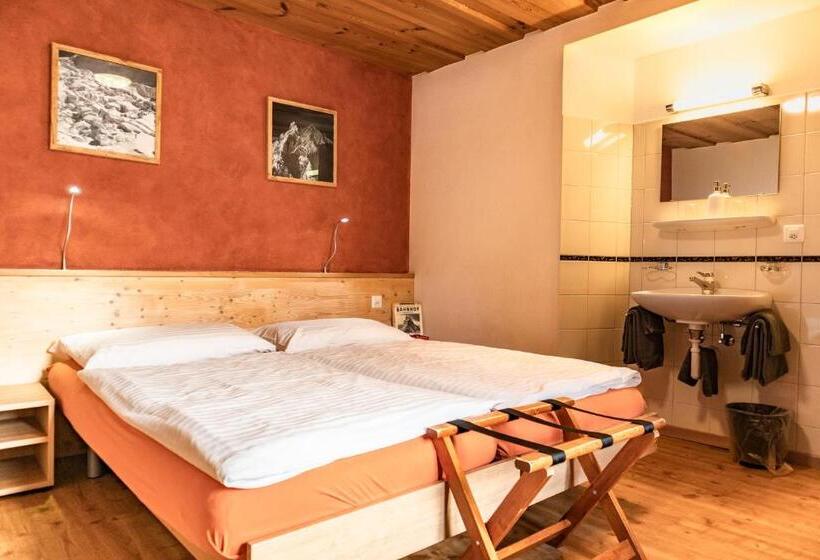 带共用浴室的标准房间, Bahnhof