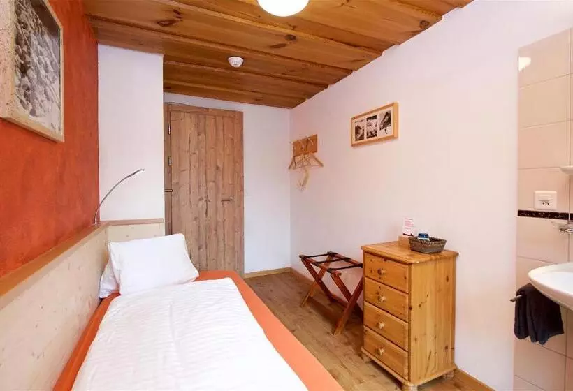 Habitació Estàndard Individual Bany Compartit, Bahnhof