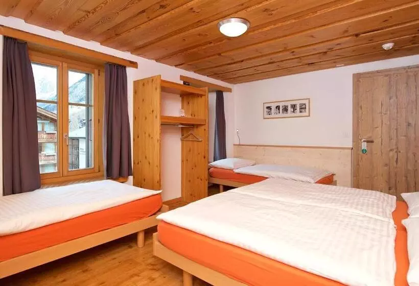 Family Room, Bahnhof