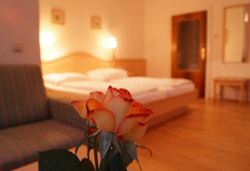 수피리어 룸, Belvedere