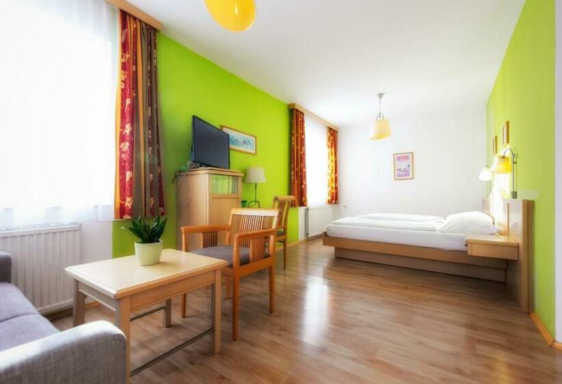 수피리어 룸, Belvedere