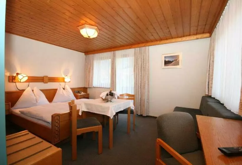 Standard Triple Room, Café Perner