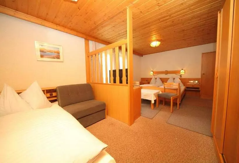 Standard Quadruple Room, Café Perner