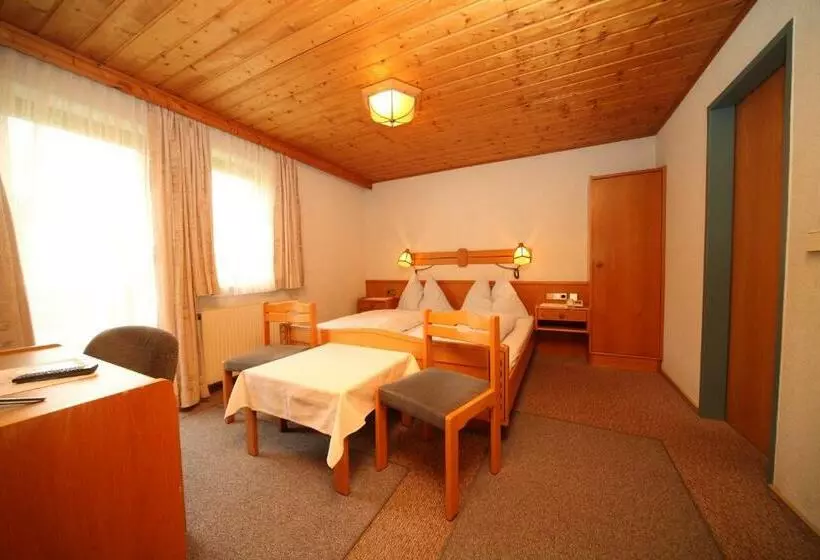 Standard Quadruple Room, Café Perner