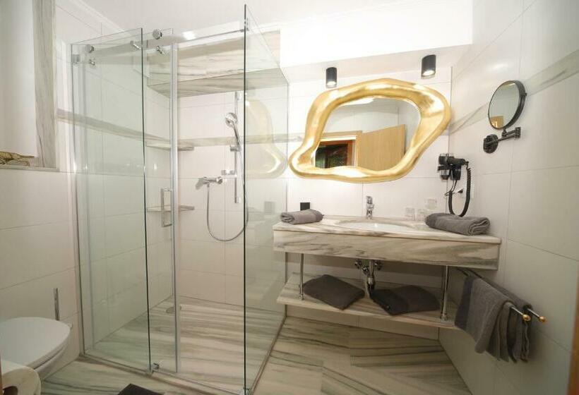 اتاق استاندارد, Café Perner