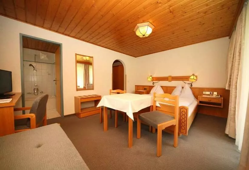 Standard Room, Café Perner