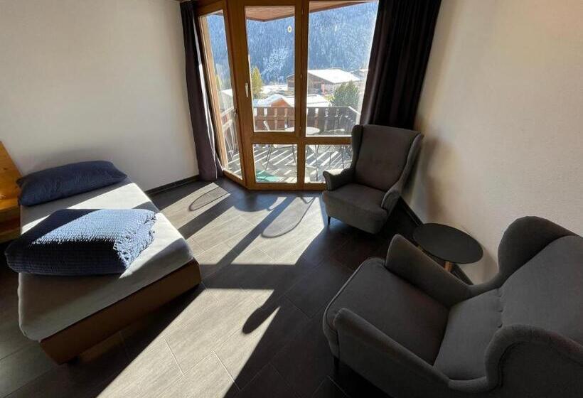 חדר משפחתי, Catrina