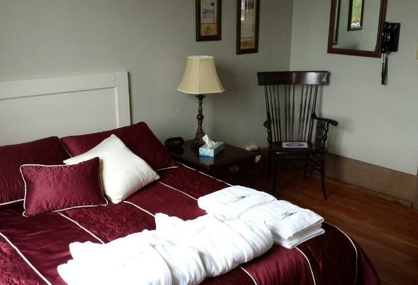 غرفة قياسية سرير ملكى, Centralia Square Grand Ballroom And Vintage