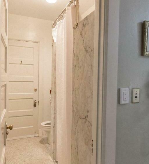 جناح سرير كينج, Centralia Square Grand Ballroom And Vintage