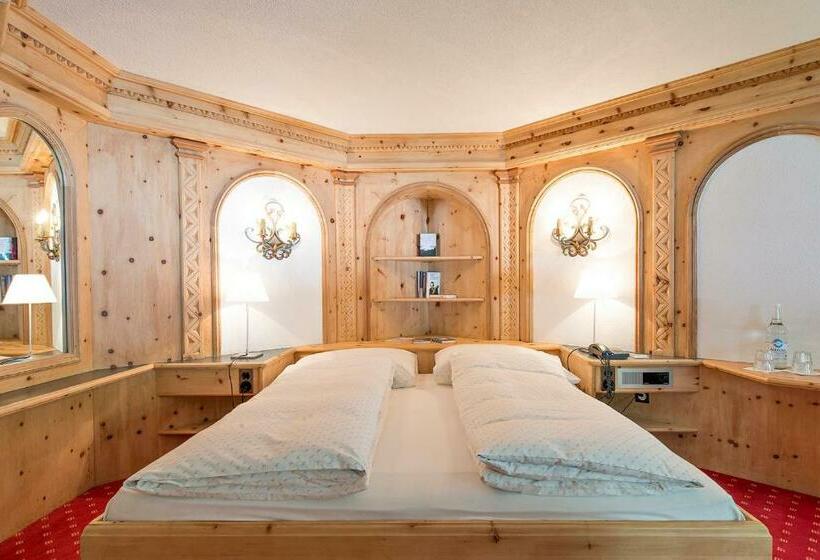 جناح جونيور, Chesa Randolina