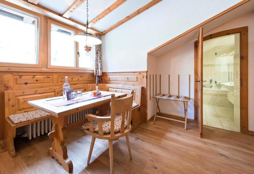 جناح جونيور, Chesa Randolina