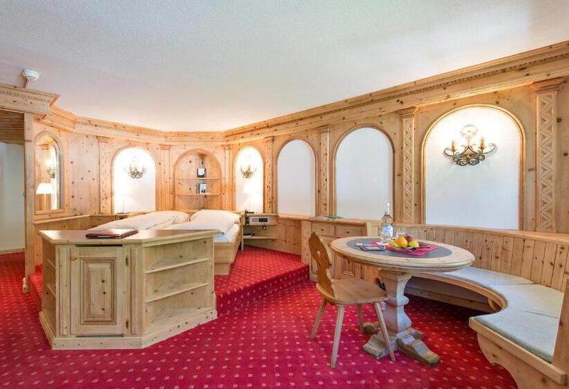 جناح جونيور, Chesa Randolina