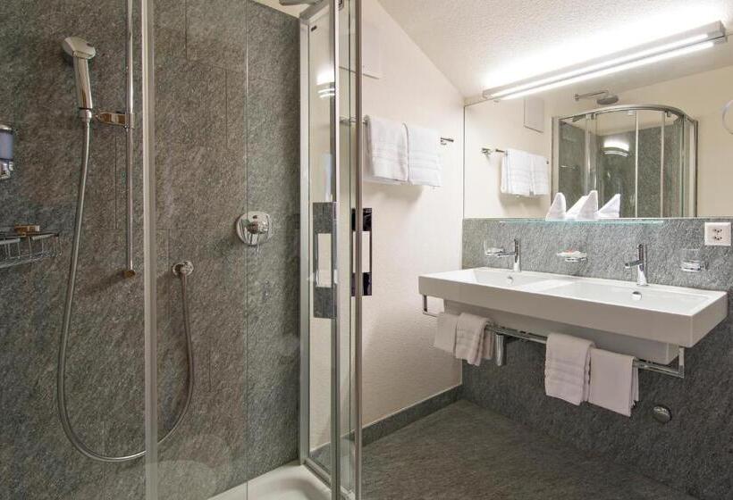 جناح جونيور, Chesa Randolina