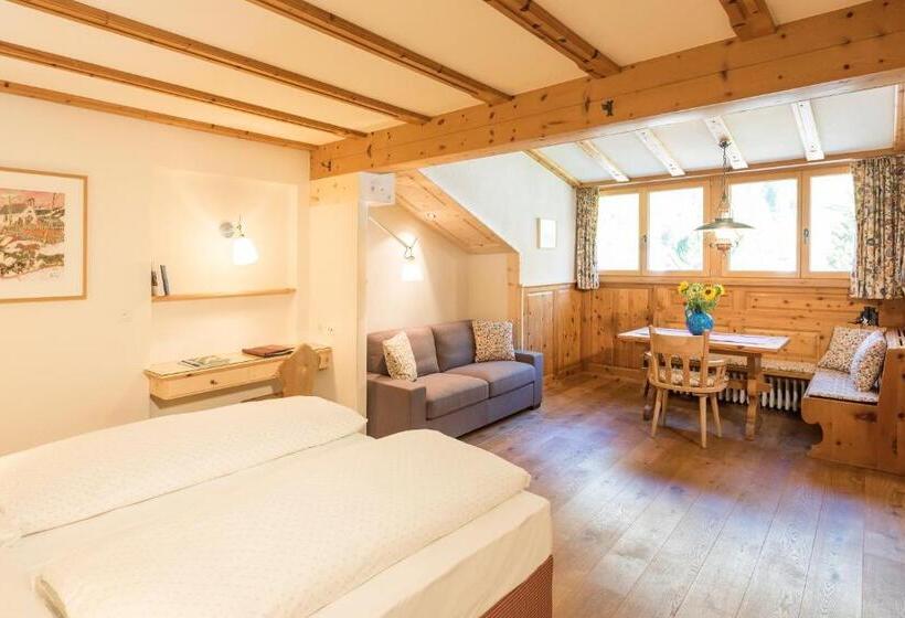 جناح جونيور, Chesa Randolina