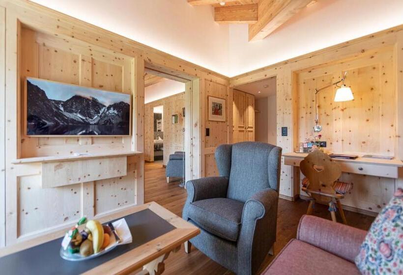 جناح مطل على البحيرة, Chesa Randolina