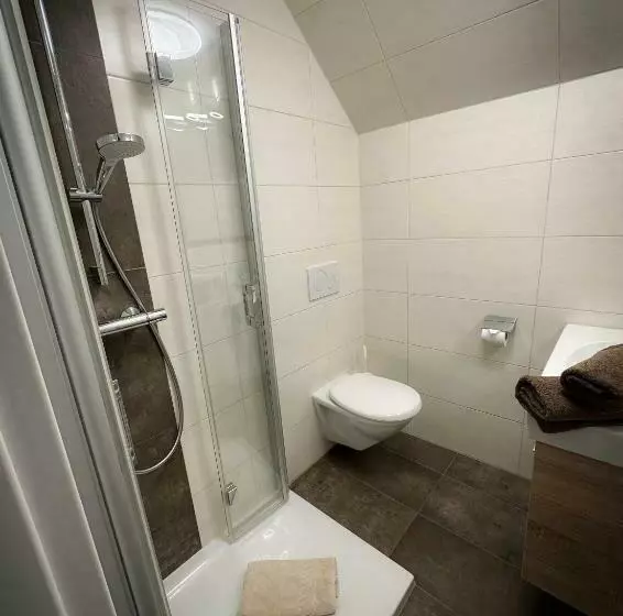 Standard Kolmen Hengen Huone, Frühstückspension Auer   Haus Kargl