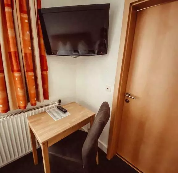 Standard Kolmen Hengen Huone, Frühstückspension Auer   Haus Kargl