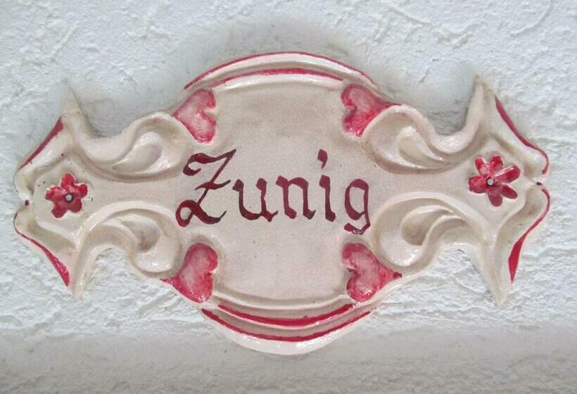 带1个卧室的带阳台的公寓, Klampererhof