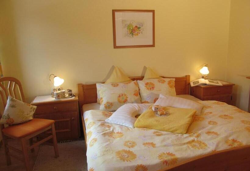 带阳台两卧公寓, Klampererhof