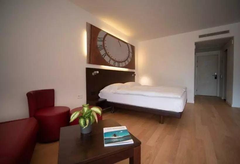 سوئیت جونیور با تراس, La Meridiana, Lake & Spa