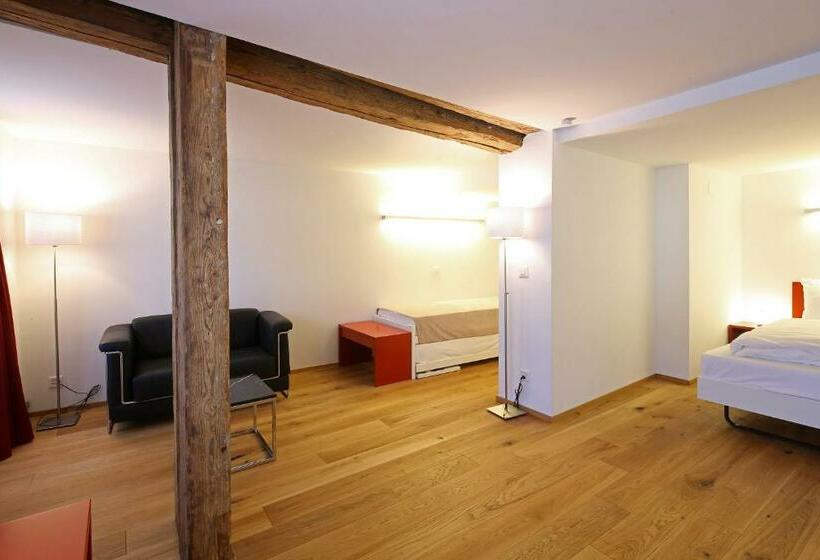 جناح جونيور, Roter Ochsen