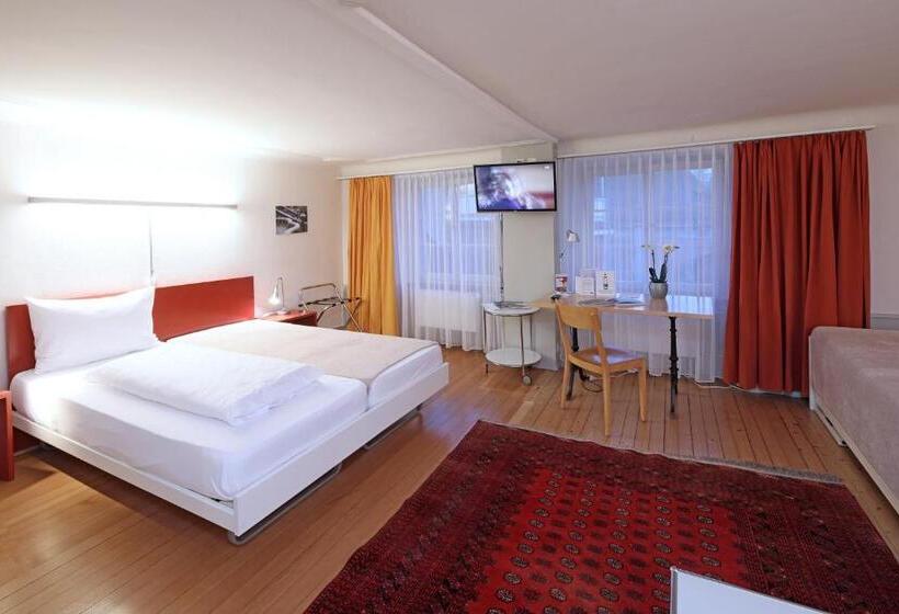 جناح جونيور, Roter Ochsen