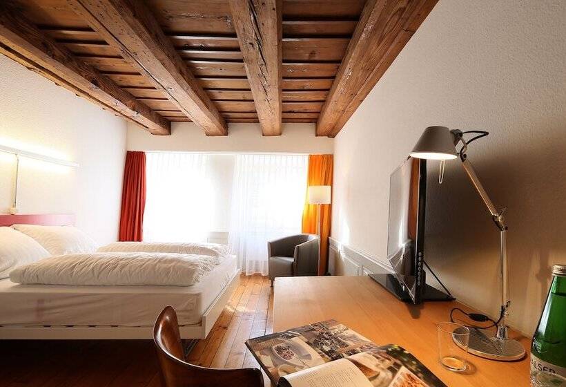 غرفة قياسية, Roter Ochsen