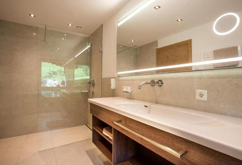 수피리어 룸, Tipotsch