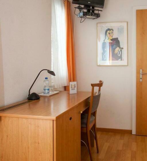 חדר סטנדרט יחיד, Zur Au