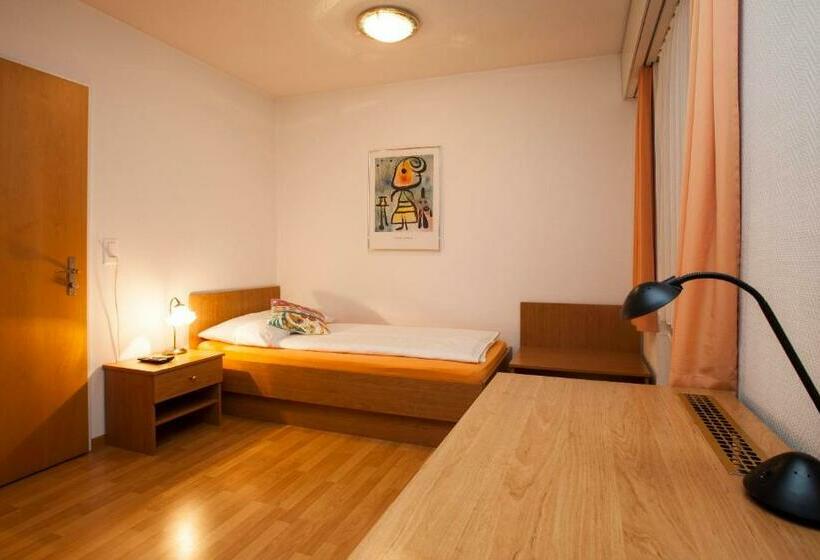 חדר סטנדרט יחיד, Zur Au