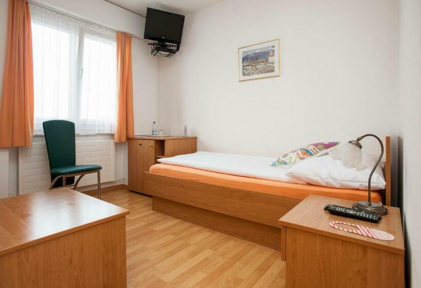 חדר סטנדרט יחיד, Zur Au