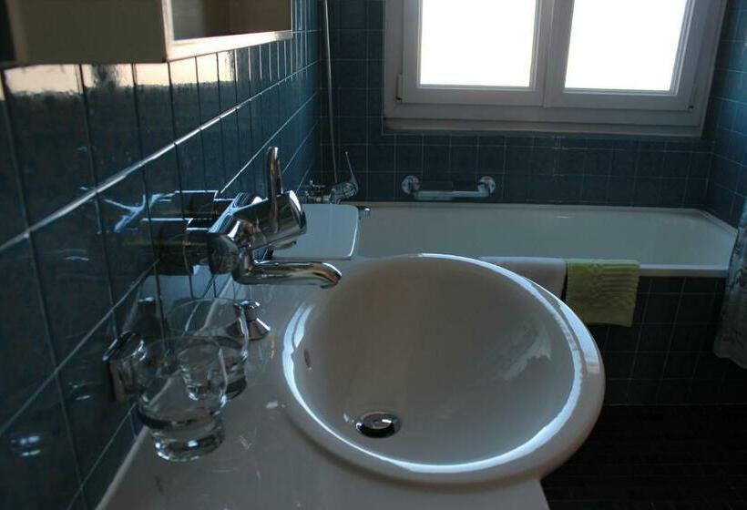 חדר סטנדרט יחיד, Zur Au