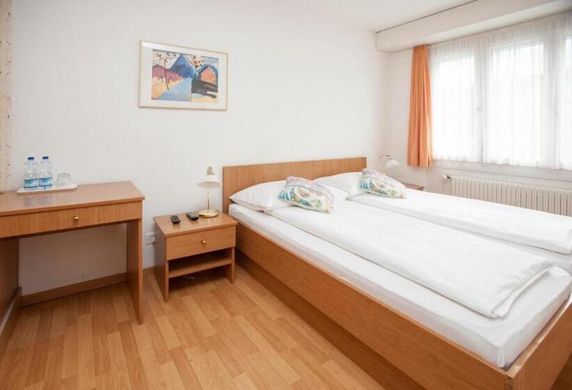 חדר סטנדרט, Zur Au