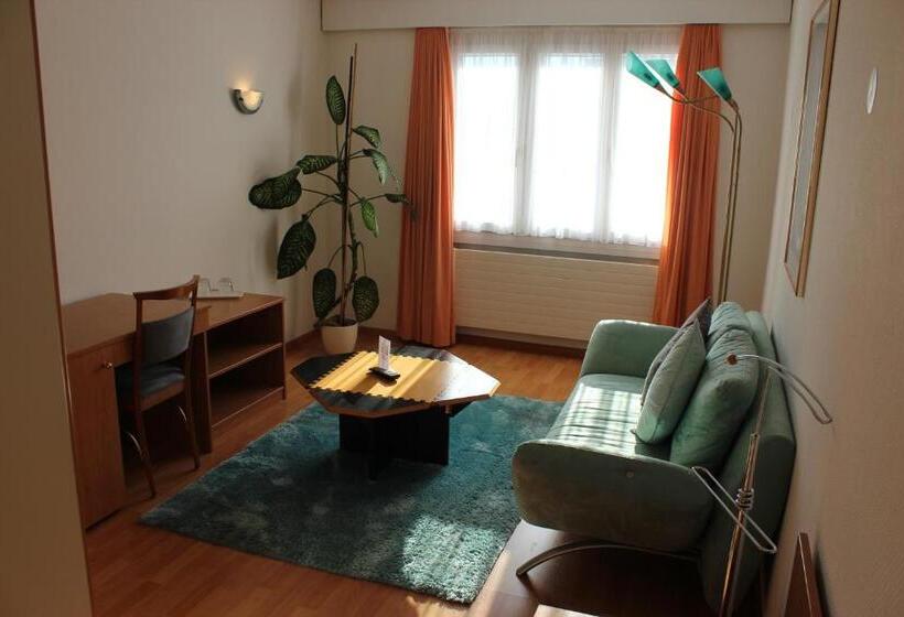 סוויטה, Zur Au