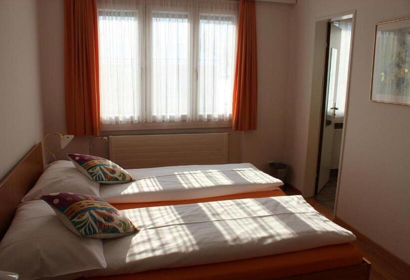 סוויטה, Zur Au