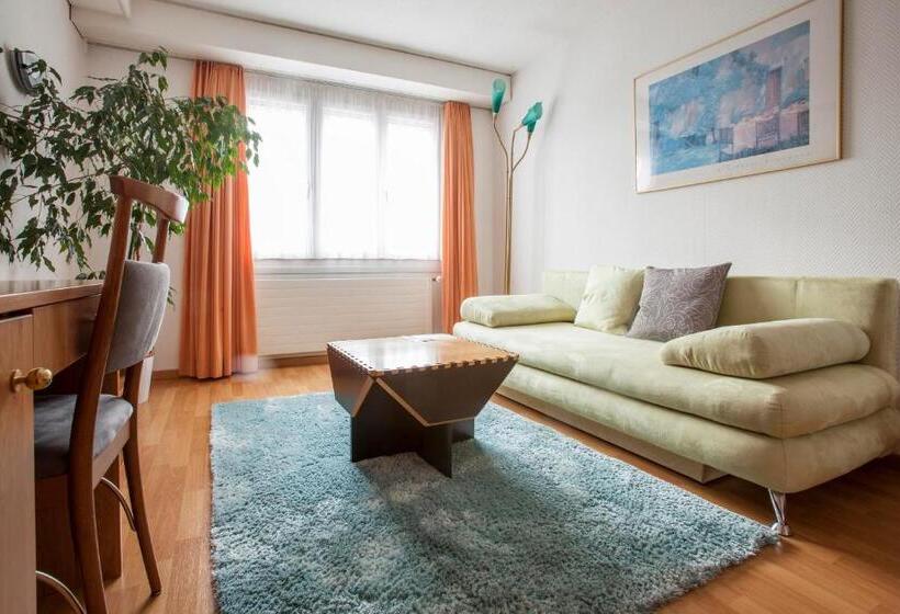 סוויטה, Zur Au